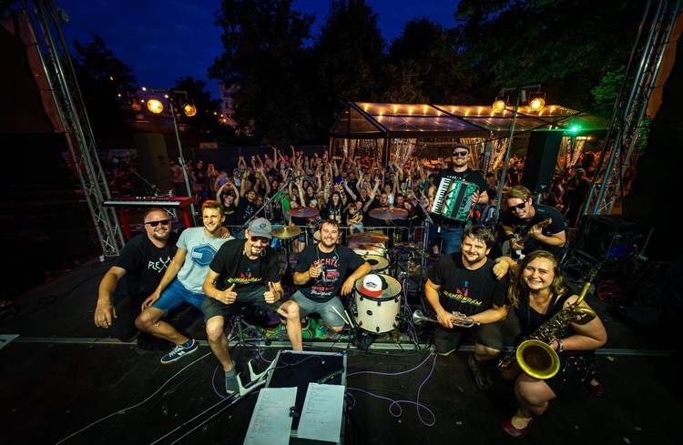 hairy groupies | WebJET CMS